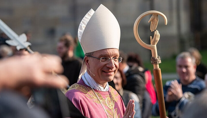 Католицький єпископ підтримав гомосексуалістів у РКЦ