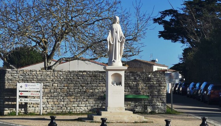 Жители Ла Флот-ан-Ре считают статую Богородицы своим достоянием. Фото: France 3
