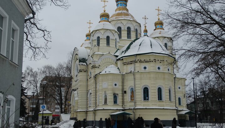 Свято-Воскресенский храм в Ровно, нижний храм принадлежит УПЦ, верхний захвачен ПЦУ. Фото: facebook.com/nikolay.mitrokhin.1