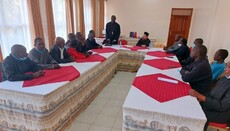 Клірик РПЦ пожертвує предмети церковного вжитку парафії в Африці