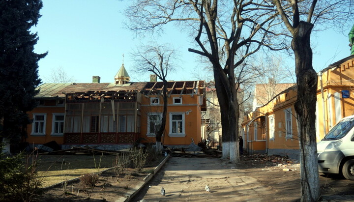 Здание, в котором располагался Преображенский храм в Ивано-Франковске, начали сносить. Фото: kurs.if.ua