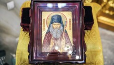 КДАиС передали в дар икону с частицей мощей святителя Иоанна Шанхайского