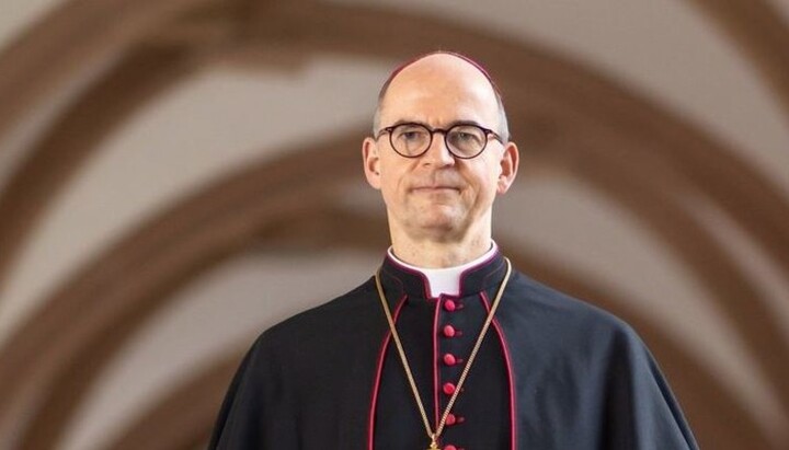 Єпископ Вюрцбурга: ЛГБТК-співробітники можуть спокійно працювати у єпархії