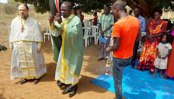 Первая литургия Африканского экзархата РПЦ в Уганде. Фото: Telegram-канал митрополита Леонида