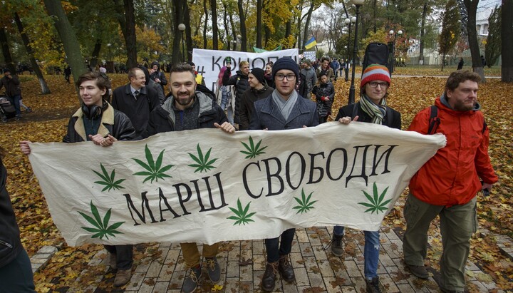 «Конопляный марш» в Украине. Фото: fishki.net