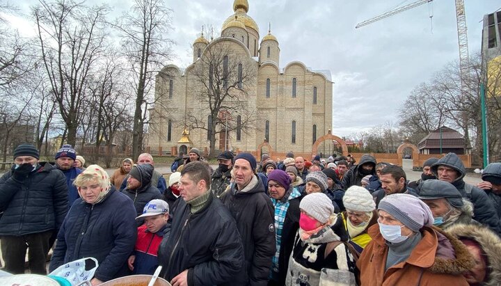 У Черкаській єпархії допомагають біженцям та нужденним