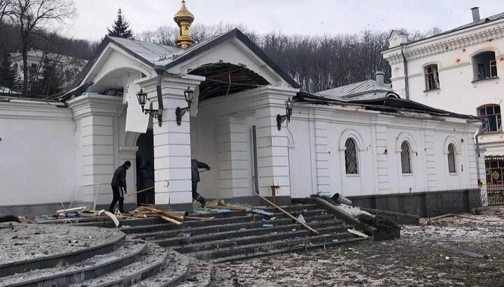 В УПЦ показали, як виглядає Святогірська лавра після обстрілу