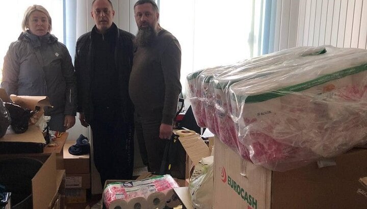 Волонтери Рівненської єпархії УПЦ допомогли доставити гумодопомогу з Польщі
