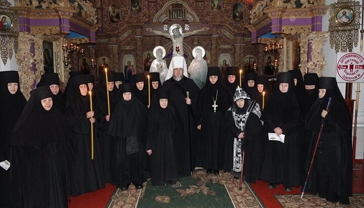 У Хрестовоздвиженському монастирі УПЦ у Полтаві звершили чернечі постриги