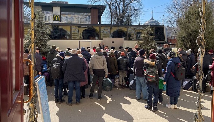Одеська єпархія УПЦ допомагає біженцям, які їдуть до Молдови
