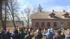 Οπαδοί OCU κατέλαβαν ναό UOC στο χωριό Ντβόρετς Περιφέρειας Χμελνίτσικι