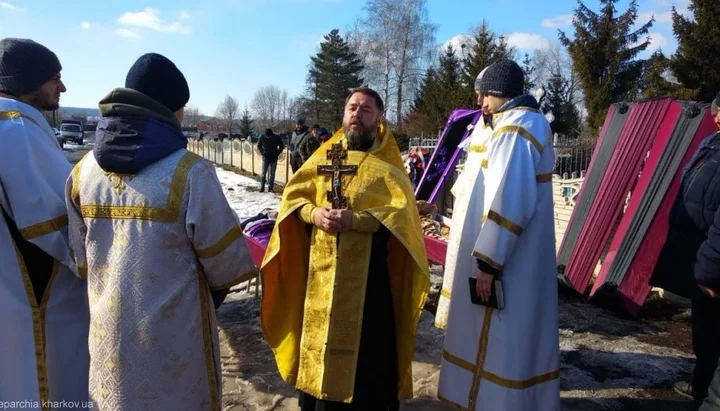 В Харьковской епархии простились с погибшими во время боев мирными жителями. Фото: пресс-служба епархии