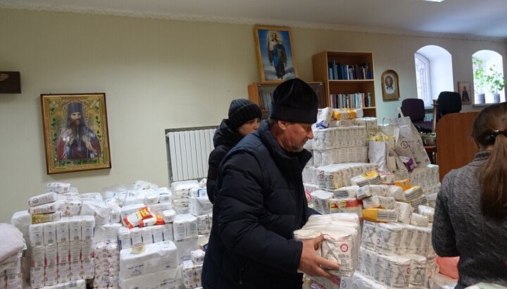У Полтавській єпархії УПЦ допомагають вимушеним переселенцям