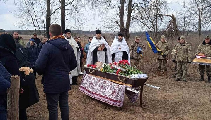 У селі Забужжя Тульчинської єпархії УПЦ відспівали загиблого воїна