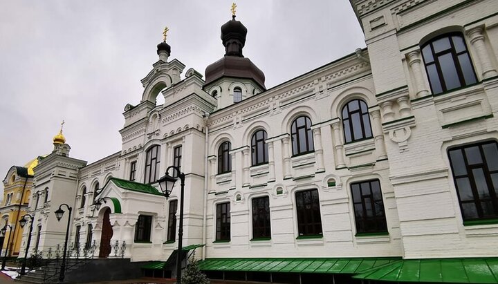 В УПЦ розповіли про допомогу, яку надають біженцям монастирі Києва