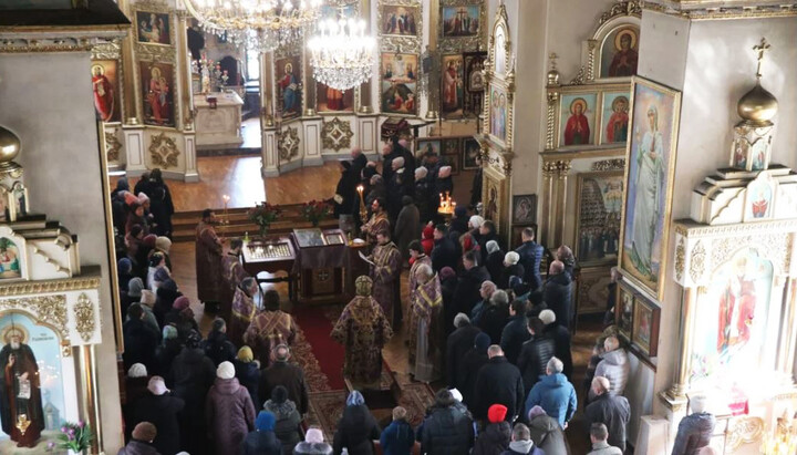 У храмах і монастирях УПЦ одночасно провели молебень про припинення війни