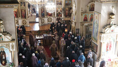 В храмах и монастырях УПЦ одновременно провели молебен о прекращении войны