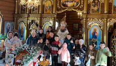 В Мукачевской епархии 17 детей-переселенцев приняли таинство Крещения