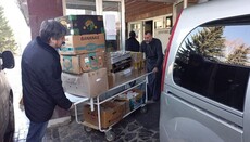 Віруючі та семінаристи УПЦ передали їжу та ковдри в лікарні Харкова
