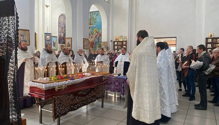 В Одесской епархии УПЦ совершили чин отпевания погибших воинов ВСУ. Фото: eparhiya.od.ua