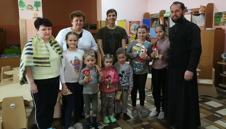 Мукачівська єпархія УПЦ передала допомогу для дітей-біженців на Закарпатті