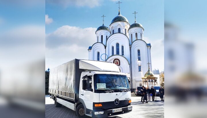 Гумпомощь для Черниговской епархии УПЦ поедет через Киев. Фото: facebook-страница Тернопільська єпархія УПЦ
