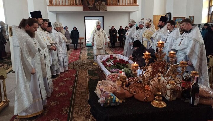 У Черкаській єпархії поховали священника, що збудував храм УПЦ у Яснозір'ї