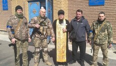 Священники УПЦ совершили молебны на блокпостах и позициях ВСУ в Харькове