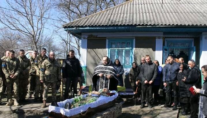 По всей Украине священники ежедневно провожают в последний путь воинов. Фото: пресс-служба Черновицкой епархии