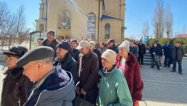 В Херсоне епархия УПЦ ежедневно кормит 500-600 человек. Фото: family.church.ua