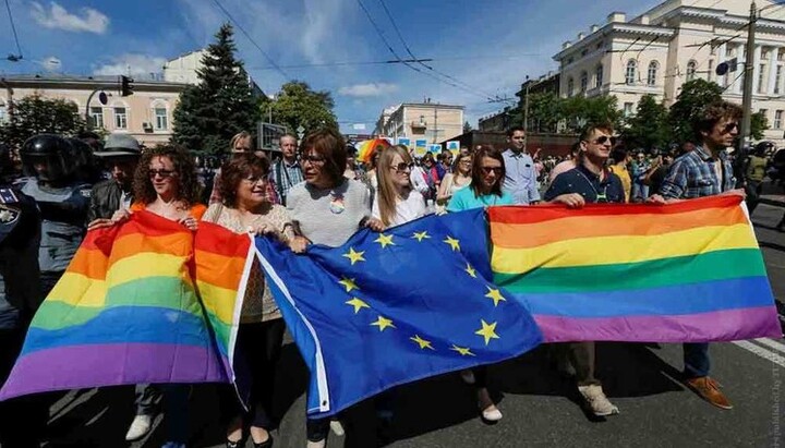 Представителям ЛГБТ и чернокожим предложили приюты в Киеве, Днепре и Черновцах. Фото: da-info.pro 