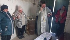 В Северодонецке священник УПЦ совершил чин погребения мирных жителей