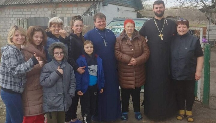 Помощь от Полтавской епархии беженцам в Карловке. Фото: facebook-страница Полтавська єпархія УПЦ