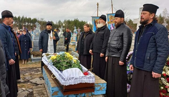 У Чернівецькій і Волинській єпархіях УПЦ попрощалися із загиблими воїнами