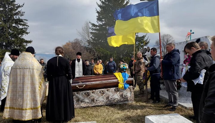 Отпевание украинского воина. Фото: news.church.ua