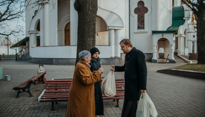 Община Ольгинского собора передала нуждающимся продукты. Фото: Facebook-страница Свято-Ольгинского собора 