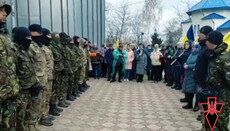 В Сети рассказали об участии радикалов в захвате храма УПЦ в Михальче