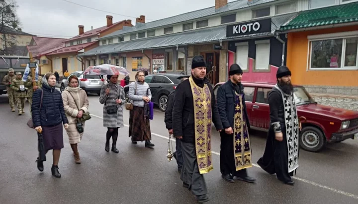 Клірики Львівської єпархії попрощалися із загиблими воїнами