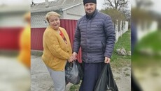Клирик Житомирской епархии доставил гумпомощь беженцам из горячих точек