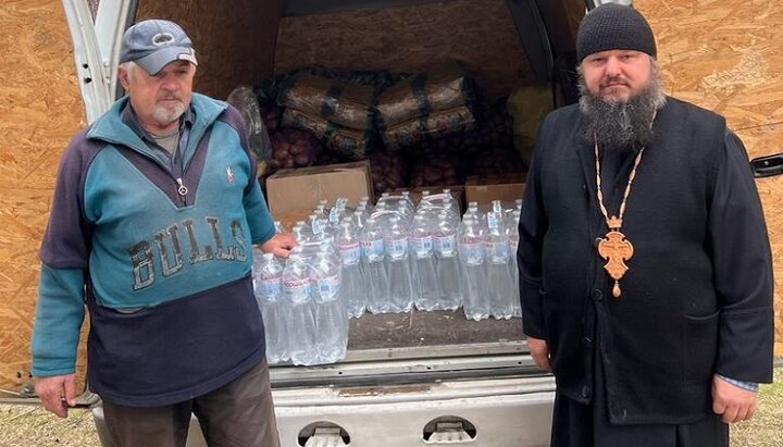 Вірні УПЦ Києва передали гуманітарну допомогу в Бучу