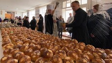 Митрополит Феодор освятил тысячи пасхальных куличей для воинов ВСУ