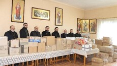 Громада Хустської єпархії УПЦ передала на передову ліки та продукти