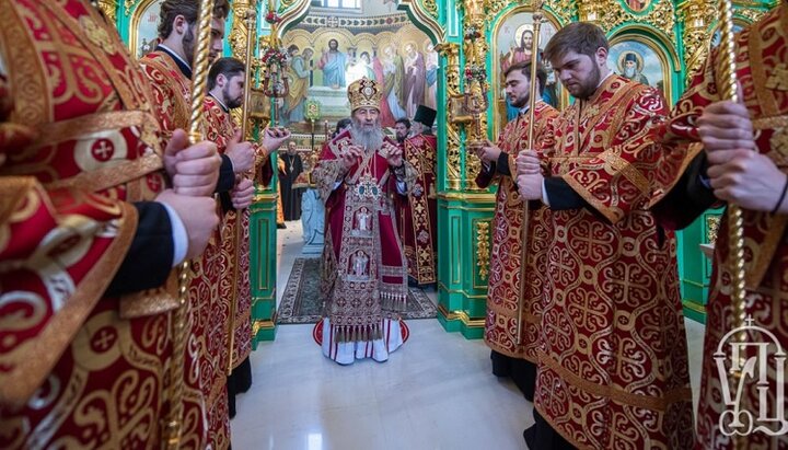 Блаженнейший Онуфрий на Пасхальной вечерне в Киевской лавре. Фото: news.church.ua