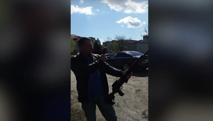 Во Львове мужчина с оружием заявил о готовящемся сносе храма УПЦ