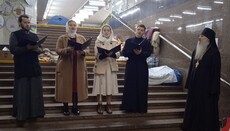 На Пасху хор монастыря УПЦ провел концерт для укрывшихся в метро харьковчан