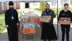 Иерарх УПЦ передал пасхальные угощения беженцам и малоимущим в Днепре