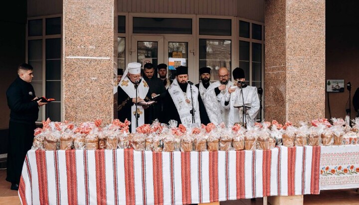 В Івано-Франківську «єпископи» ПЦУ та УГКЦ вперше разом освятили паски
