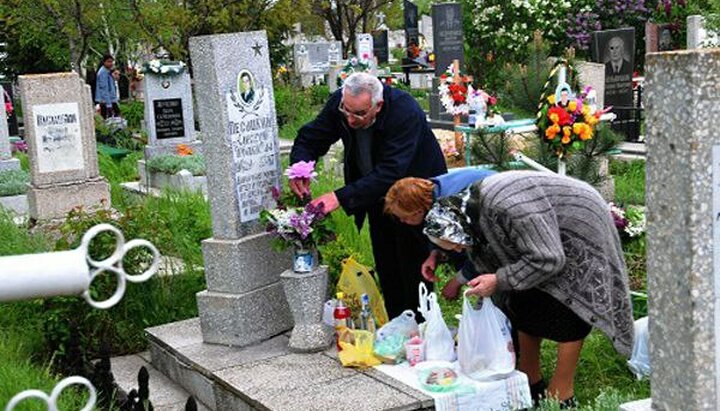 Городские власти просят киевлян воздержаться от посещения могилок родных на Радоницу. Фото: novostipmr.com