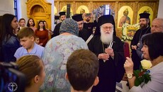 Предстоятель Албанської Церкви помолився за мир з українськими біженцями
