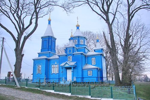 Троицкий храм в селе Перенятин. Фото: decerkva.org.ua